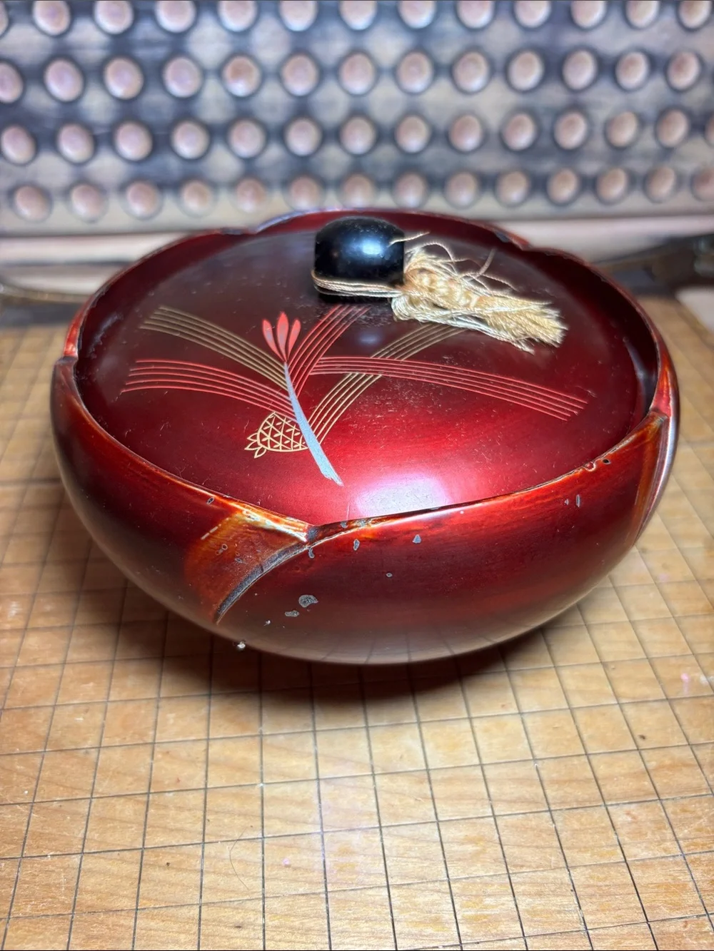 Meito Japan Porcelain Set 3 Shallow Bowls, 1 Sm Plate, Burgundy Lacquerware Box